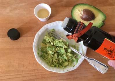 Natürliche Haarkur mit Olivenöl, Avocado und Honig